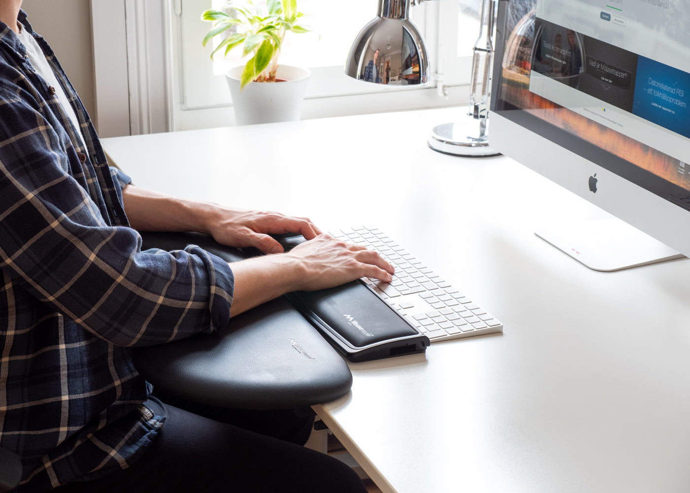 Mousetrapper Split Arm Rest